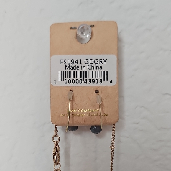 Elegant Gold and Silver Teardrop Pendant Necklace - Picture 4 of 4